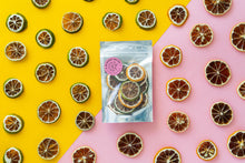 Load image into Gallery viewer, Lemon + lime dehydrated slices mix in a pouch which is part of the set.
